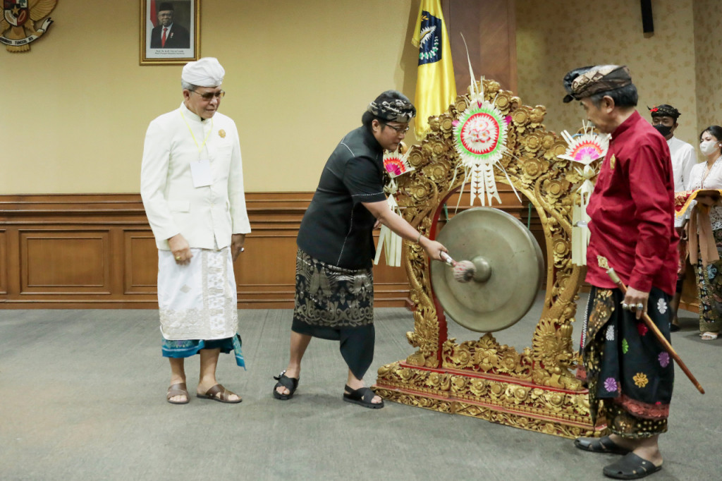 Bupati Giri Prasta Buka Pesamuan Agung XI PANDBTK